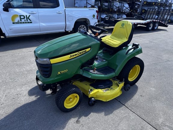 2011 John Deere X500 Equipment Image0