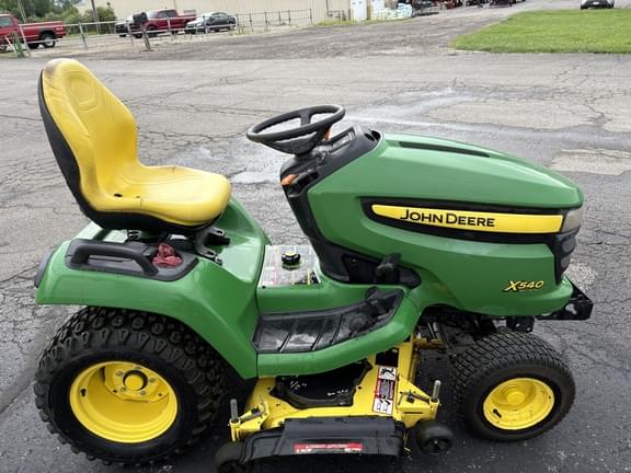 Image of John Deere X540 equipment image 4