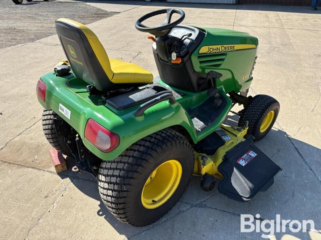 Image of John Deere X700 equipment image 4