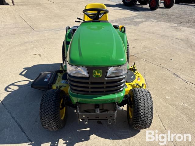 Image of John Deere X700 equipment image 1