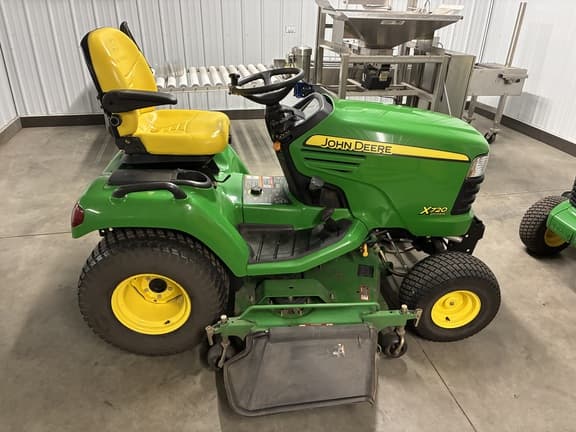 Image of John Deere X720 equipment image 3