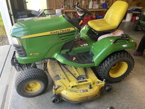 2011 John Deere X720 Equipment Image0