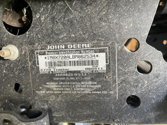 Image of John Deere X720 equipment image 4