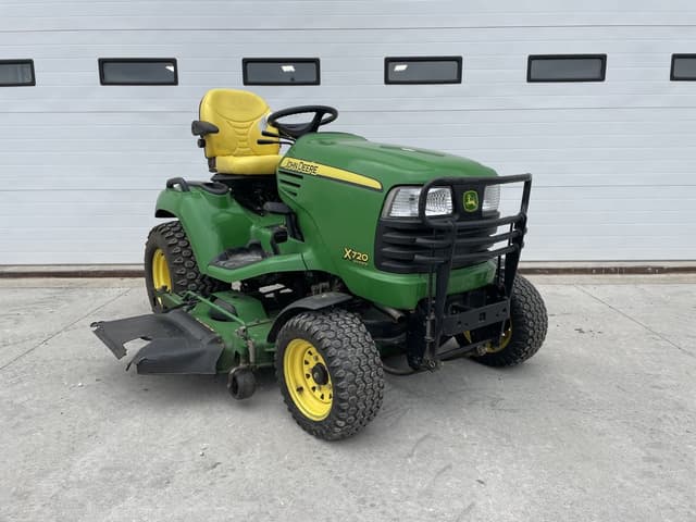 Image of John Deere X720 equipment image 1