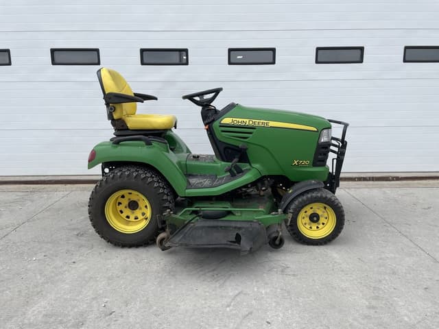 Image of John Deere X720 equipment image 3