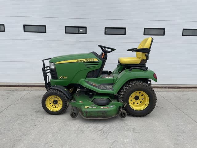 Image of John Deere X720 equipment image 2