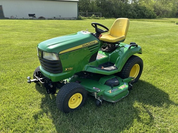 2011 John Deere X720 Equipment Image0