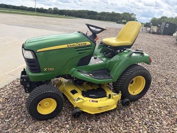 2011 John Deere X720 Equipment Image0