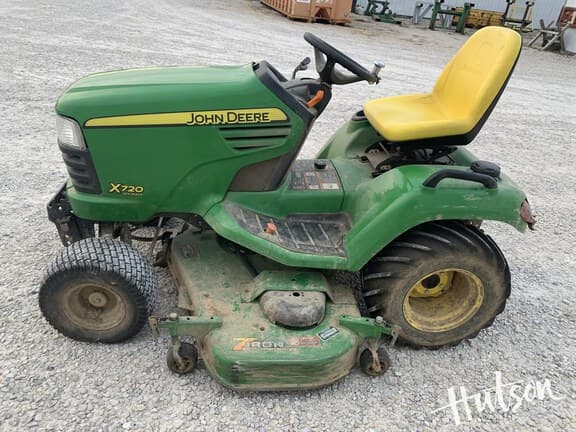 Image of John Deere X720 equipment image 3