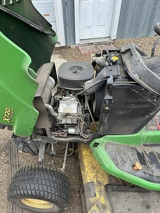 Image of John Deere X720 equipment image 2