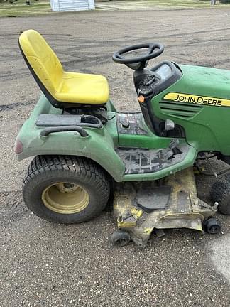 Image of John Deere X720 equipment image 4
