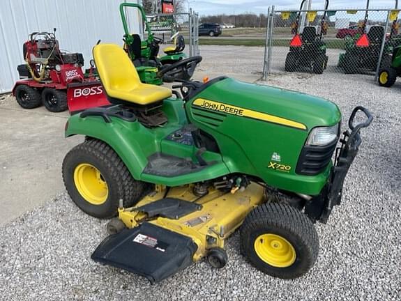2011 John Deere X720 Equipment Image0
