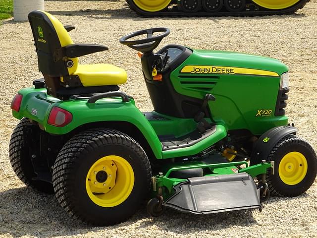 Image of John Deere X720 equipment image 3