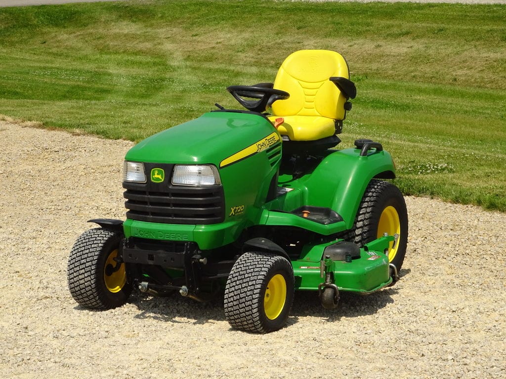 2011 John Deere X720 Equipment Image0