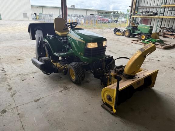 Image of John Deere X720 equipment image 4