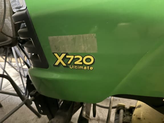 Image of John Deere X720 equipment image 1