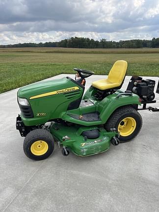 Image of John Deere X720 equipment image 2