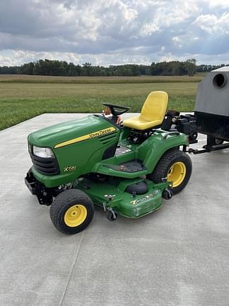 Image of John Deere X720 equipment image 1