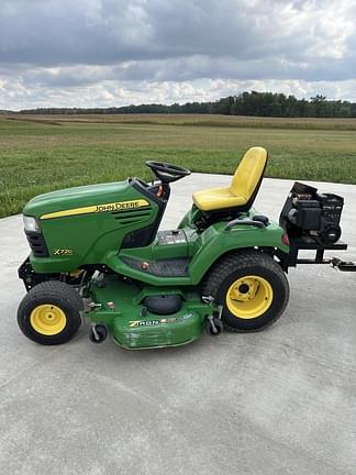 Image of John Deere X720 equipment image 3