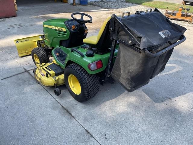 Image of John Deere X720 equipment image 1