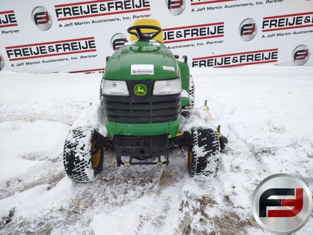 Image of John Deere X720 equipment image 1