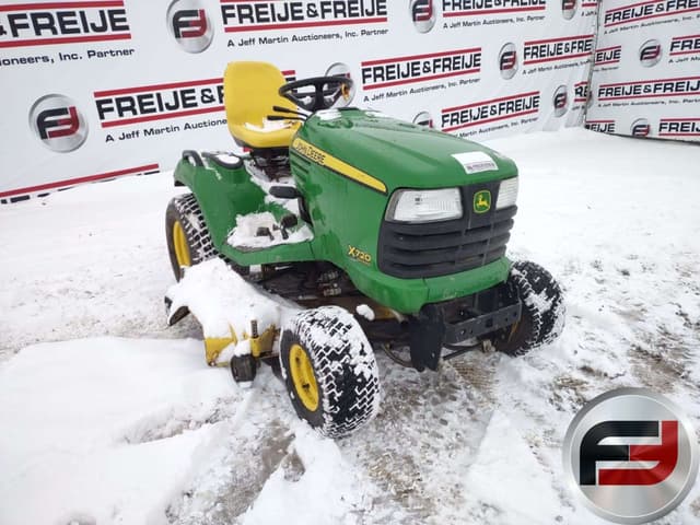Image of John Deere X720 equipment image 2