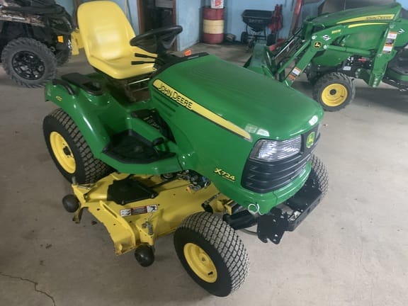 Main image John Deere X724