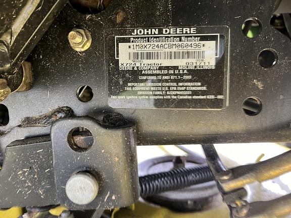Image of John Deere X724 equipment image 2