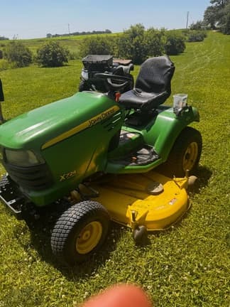 Image of John Deere X724 equipment image 3