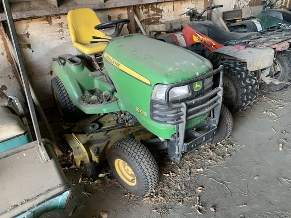 Main image John Deere X724