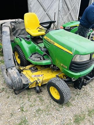 Image of John Deere X724 equipment image 2