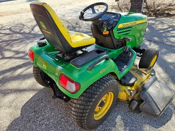 Image of John Deere X724 equipment image 3