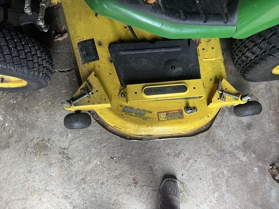 Image of John Deere X724 equipment image 4