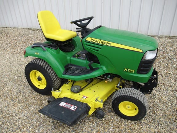 Main image John Deere X724