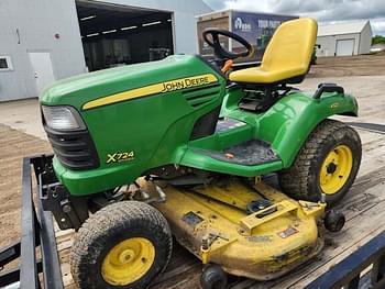 2011 John Deere X724 Equipment Image0