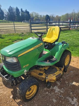 Image of John Deere X728 equipment image 3
