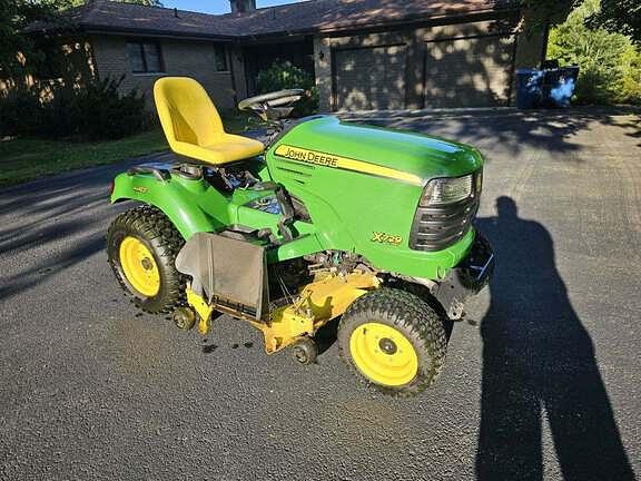 Image of John Deere X729 equipment image 2