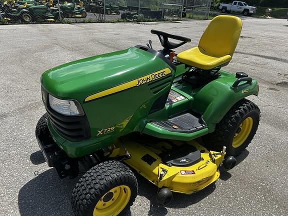 Image of John Deere X729 Primary image