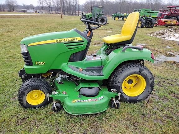 Image of John Deere X740 equipment image 4