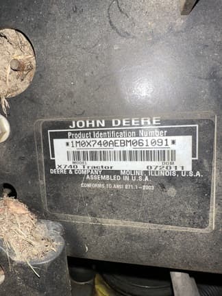 Image of John Deere X740 equipment image 3
