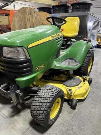 2011 John Deere X740 Equipment Image0