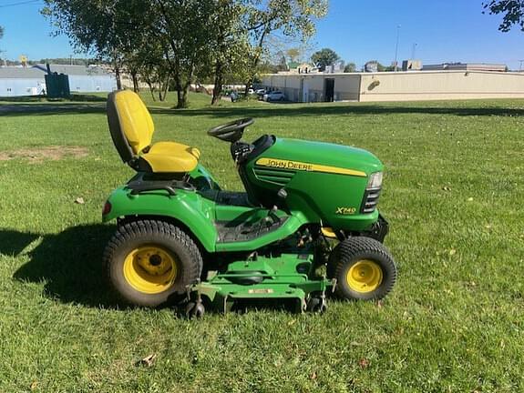 Image of John Deere X740 equipment image 3