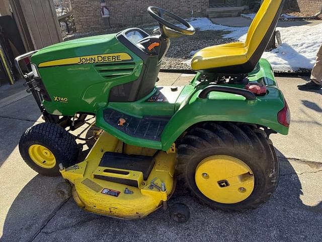 Image of John Deere X740 equipment image 1