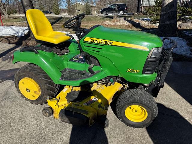 Image of John Deere X740 equipment image 3