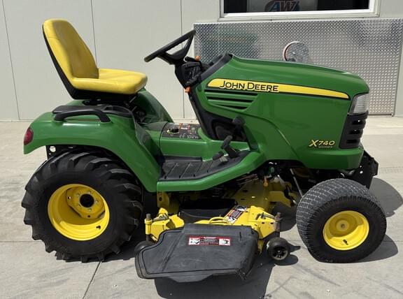 Image of John Deere X740 equipment image 1