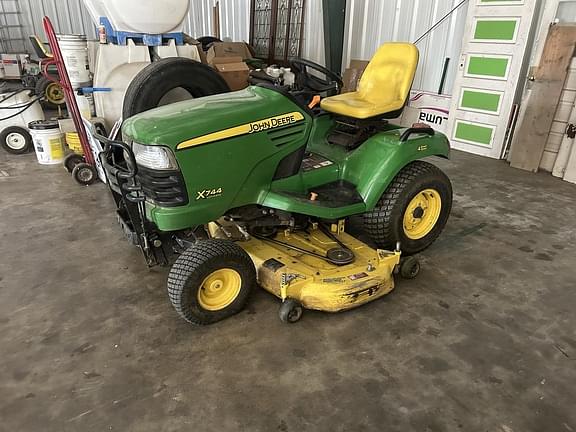 Image of John Deere X744 Image 0