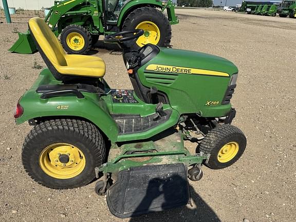 Image of John Deere X744 equipment image 1