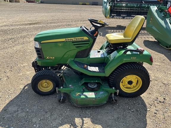 Image of John Deere X744 equipment image 2