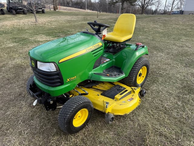 Image of John Deere X744 equipment image 1