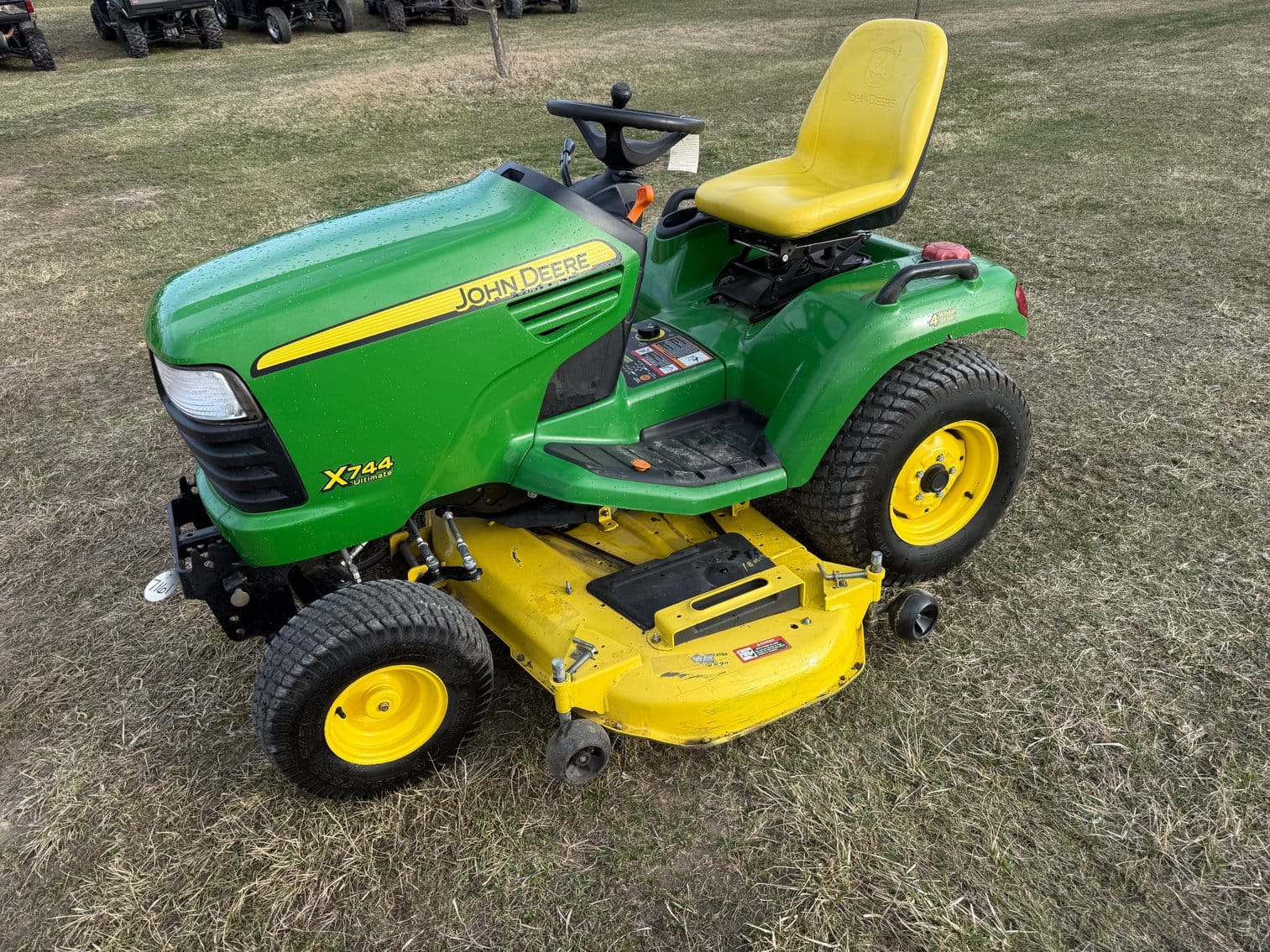 2011 John Deere X744 Equipment Image0